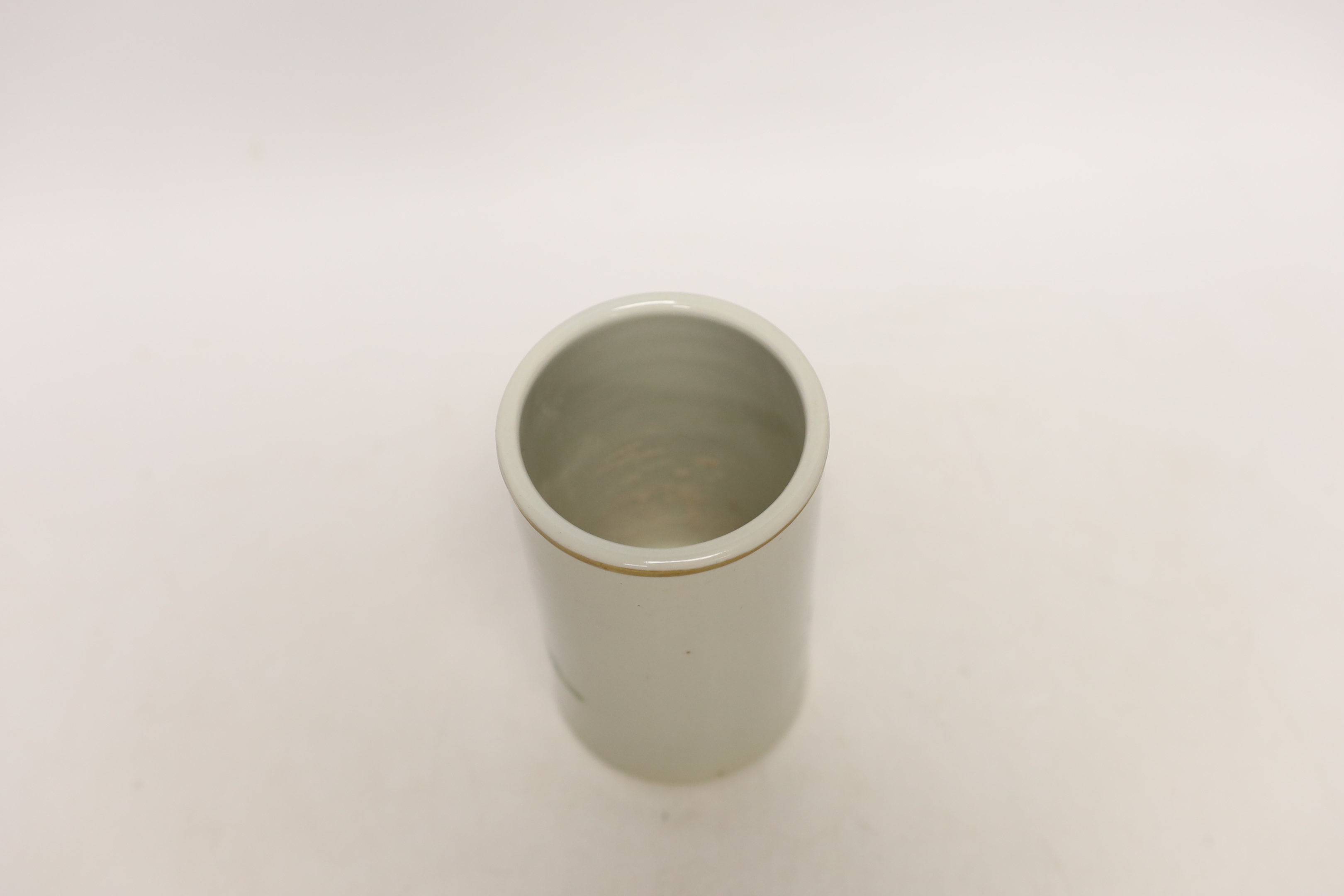 A Chinese famille rose brush pot, 13cm